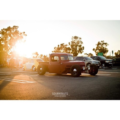 meet some Hot Rod guys at ‪the cruise night in Lake Forest CA.#sourkrauts #krautsontour #roadtrip #k