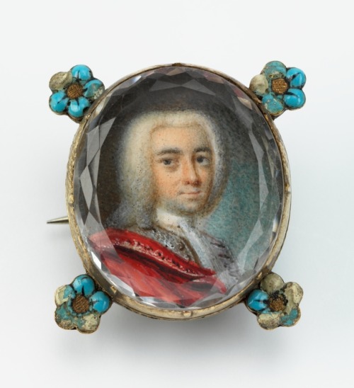 Miniature portrait as jewellery in 18th century portraitsGrace Newman, painted by Thomas Beach betwe
