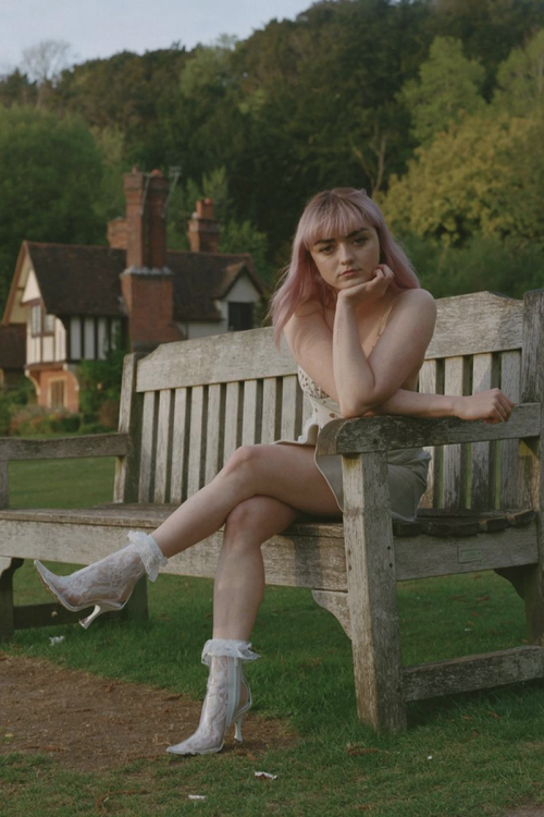 Porn Pics starlets:Maisie Williams