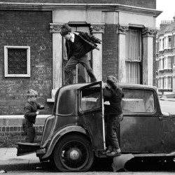 2000-lightyearsfromhome:    London 1950s // © Frederick Wilfred     