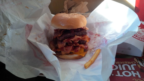 wendys:  verdegrand:  A triple Baconator with triple bacon! Three patties with 9 strips of bacon per patty! Added a (rather large) fry in for comparison.  omg  Triple baconator