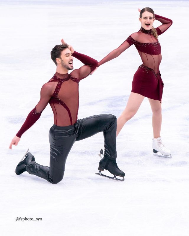 papadakis and cizeron at the rhythm dance practice at the 2022 worlds