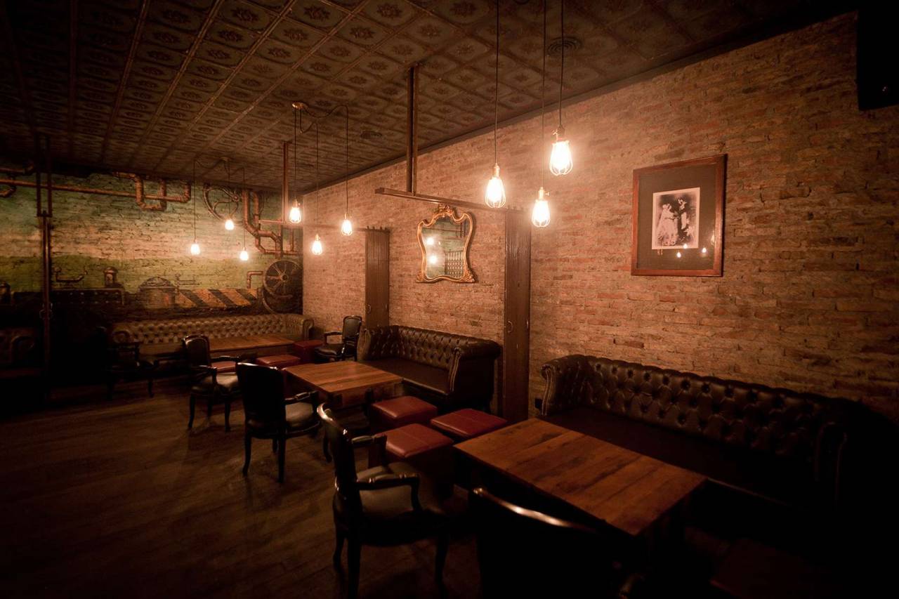 steampunktendencies:  Victoria Brown Bar, Buenos Aires, Argentine. 