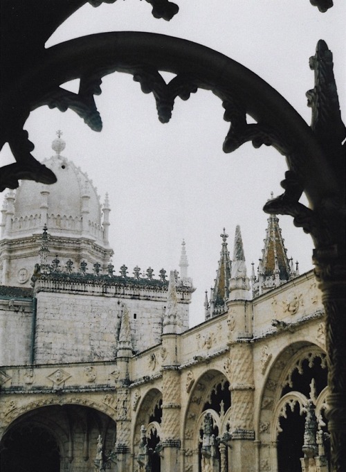roka-bilion:
“Jerónimos Monastery on 35mm film, Lisbon, 2018.
”