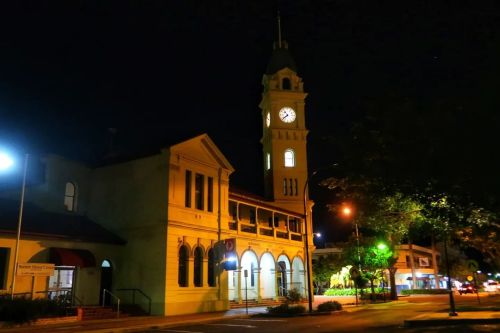 Bundaberg by night 4/6#Bundaberg #Queensland #street #streetphotography #urban #canong7x #architec