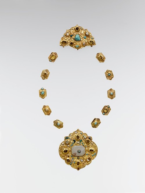 Necklace from Iran or Central Asia, late 14th- 16th century.