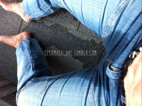 spermasklave:  Auftrag erfüllt! Video kommt bald.  SO FUCKING HOT!!! THANK YOU!! DAMN!!!!! LOVE seeing you piss in those jeans, man!