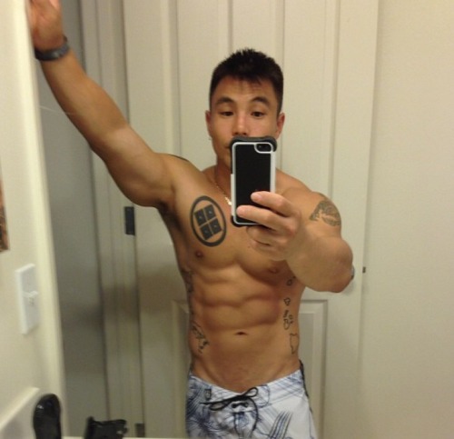 yumyumasianhunks:  yum yum Asian hunks. check out my blog  HOT!  Looks like one of my tenants….. damn, I want him! hahaha