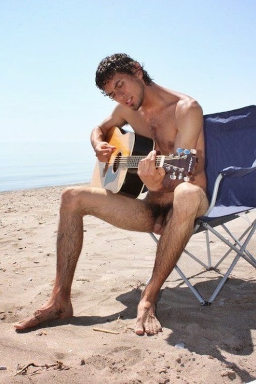 floridaexhib321:  hotmenhotwater:  gwb2k:  guitar  .  Florida Exhibitionist