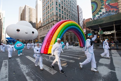 seraphuu: friendswithyou: Little Cloud by FriendsWithYou in the Macy’s Thanksgiving Day Parade