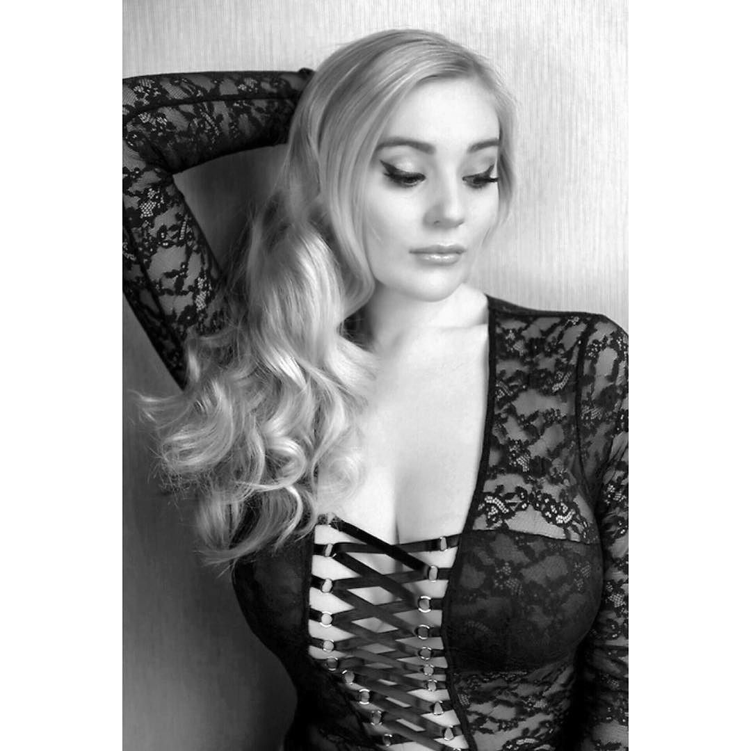 #blackandwhite 😌 by bethanylilyapril