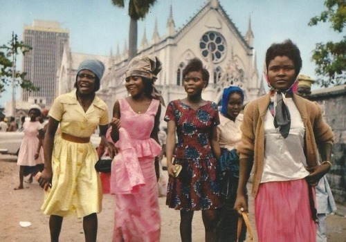 forafricans:Young women make their way home from a church service. Lagos, Nigeria. 1960s. [Photograp