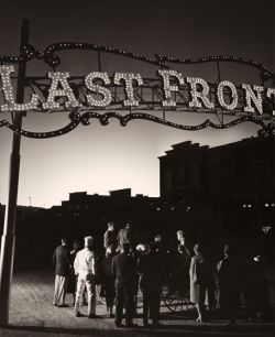 monkeastman:  The glow of an atomic bomb test draws Las Vegas casino workers, March 1953. Photo by Volkmar K. Wentzel   