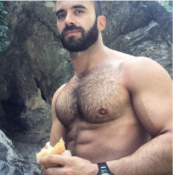 hairyonholiday:  For MORE HOT HAIRY guys-Check