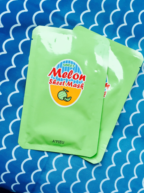 When I tried this out I kind of figured the whole review would basically be “Melon sheet mask smells