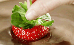 fatfatties:    Chocolate Covered Strawberries  