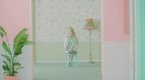 Lim Kim - Awoo (Pink, 2015)