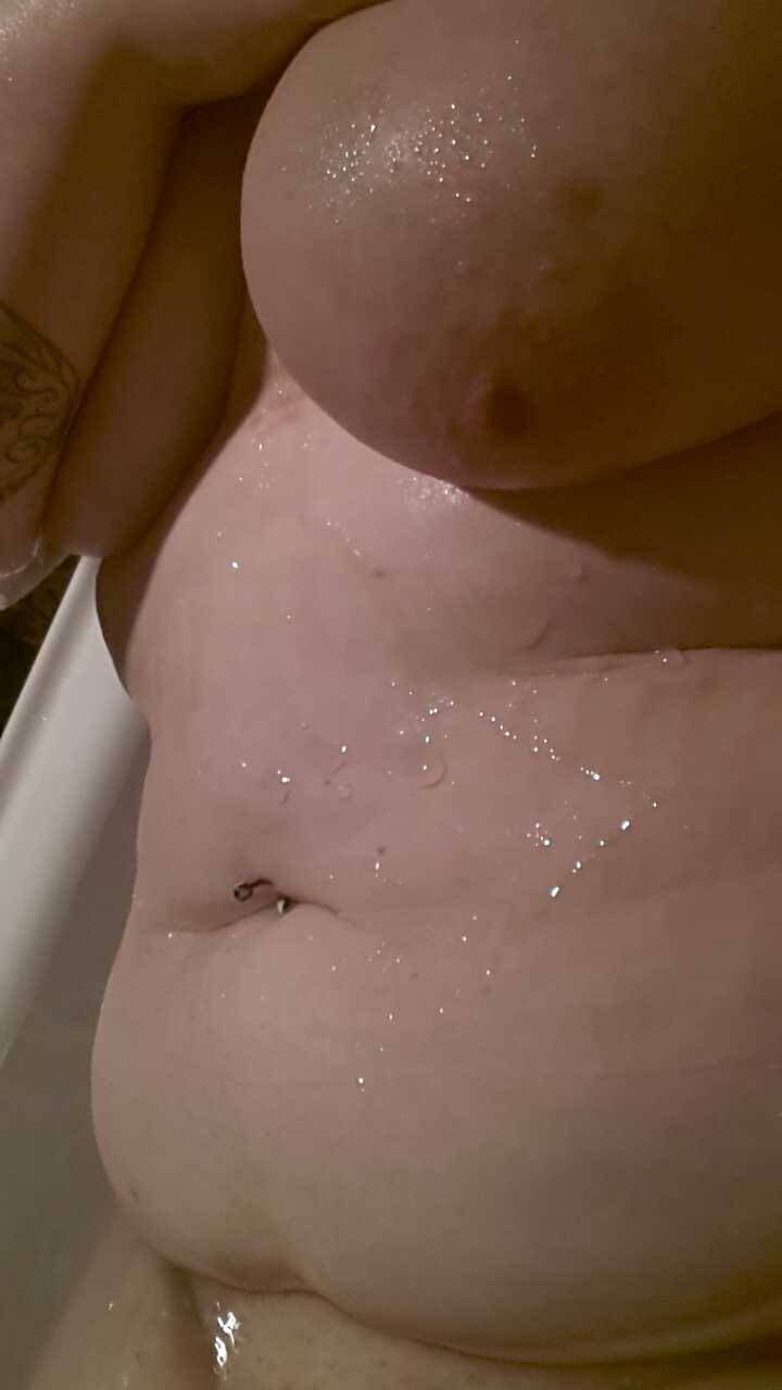 chubbyaussie:  Bath tits  ;)