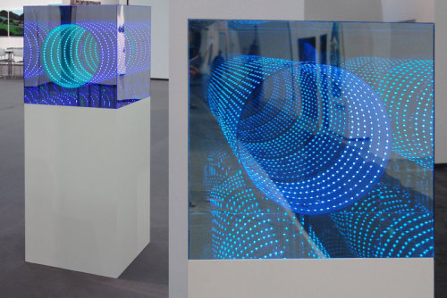 staceythinx:  Infinity LED light art by Hans Kotter Kotter on his work:  No other element inﬂuences our planet more than light. Light has enchanted me because of its inﬁnite variations and this aspect inspired me to investigate its composition and