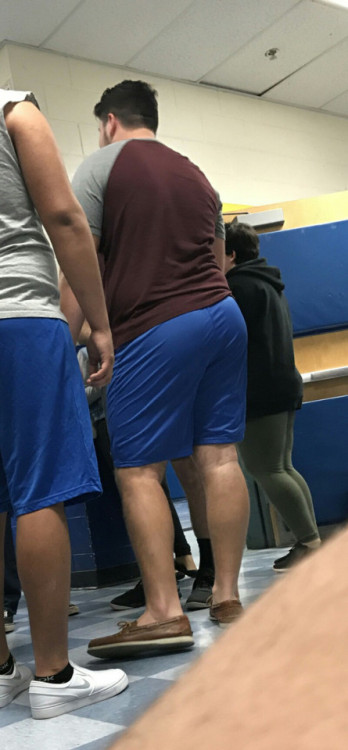 gr8bod:BEHIND THE LENSCheck out that ass