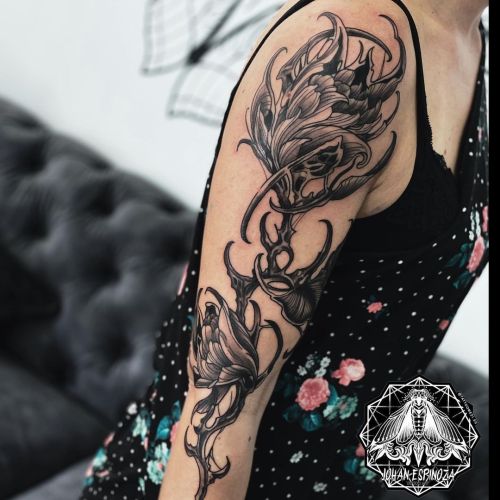 Flowers Quieres tatuarte escríbenos #johanespinoza @tattoome21.es #tattoome21.es #tattoome #fuengir