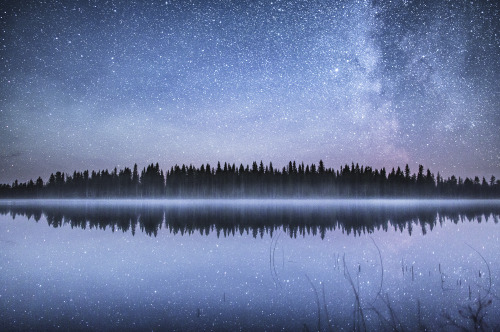 tiinatormanenphotography:One night magic, crazy auroras and then bright stars shining. So many lakes