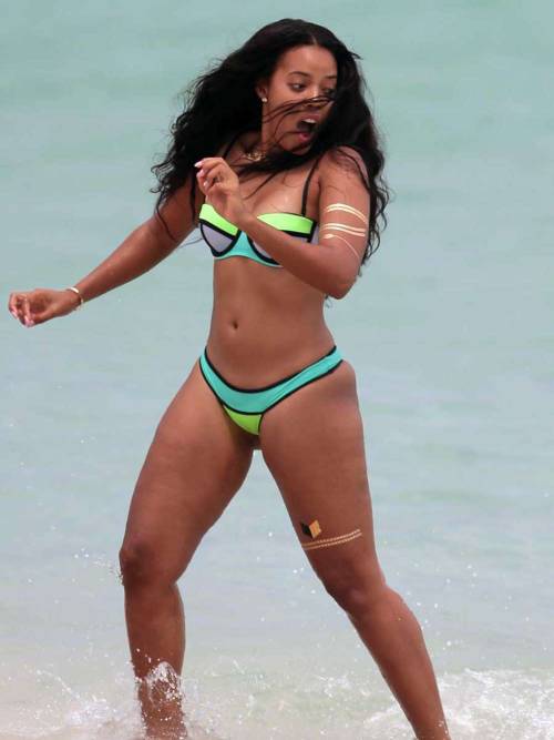 p0rn-pits-tits-clits:  primary-elements:  Angela Simmons.  😍😍😍😍😍   😍😍😍😒