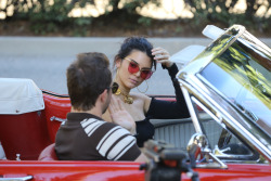 kendallandkyliejennerstylelove:  10.11.16 - Kendall driving around in LA