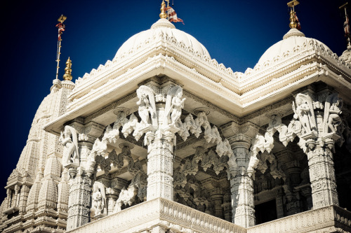 atlasobscura:  BAPS Shri Swaminarayan Sanstha Mandir - Bartlett, Illinois The BAPS Shri Swaminarayan Sanstha Mandir in the Chicago suburb of Bartlett is not just a mouthful, but also an eyeful with its traditional Indian design and marble construction.