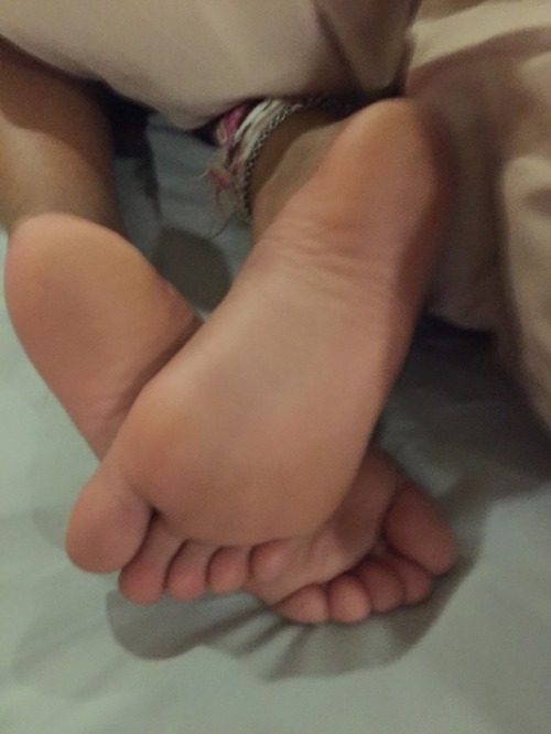 enjoymysexyfeet: Please reblog if you like these Beaut