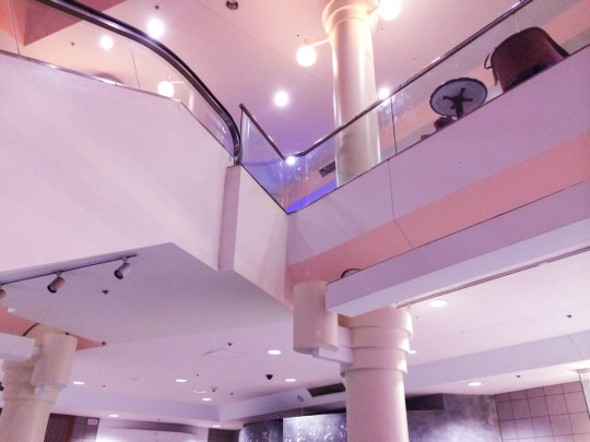 sleazeburger:  80s Deco Aesthetics 