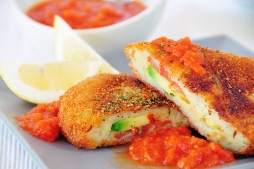vegan-yums:   Potato Cordon Bleu (Vegan) / Recipe  let me know if you need the recipe