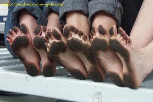 Sample low-res pictures from my website BAREFOOT URBAN GIRLS http://barefoot-urban-girls.com/ If you are into both “clothed” and “unclothed” barefoot beauties… I WARMLY RECOMMEND to consider my VERY ATTRACTIVE Combo Membership in BOTH Barefoot