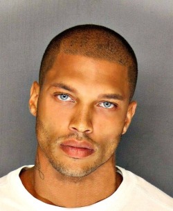 beautifulsexymens:  beautiful sexy men… over 25,000 followers