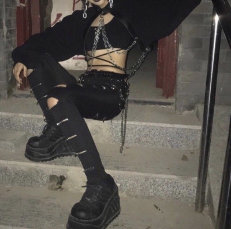 hornygraveyardbabe:  