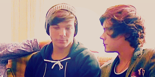for-every-passion-something:  The only thing better than fond Louis   Is jealous Louis      