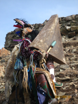 eurasian-shamanism:  Mongolian shamans don’t always use circular drums - a variety of polygonal shapes are also in use. On these photos you can see examples of triangular drums.  want