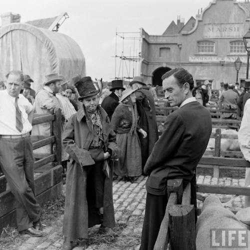 David Lean amidst the production of Oliver Twist(Nat Farbman. 1947)