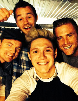  @NiallOfficial: Had these legends at the show last night ! Brian o’driscoll , @ProperChurch @jamieheaslip !the best selfie I’ve taken ever ! #kings 