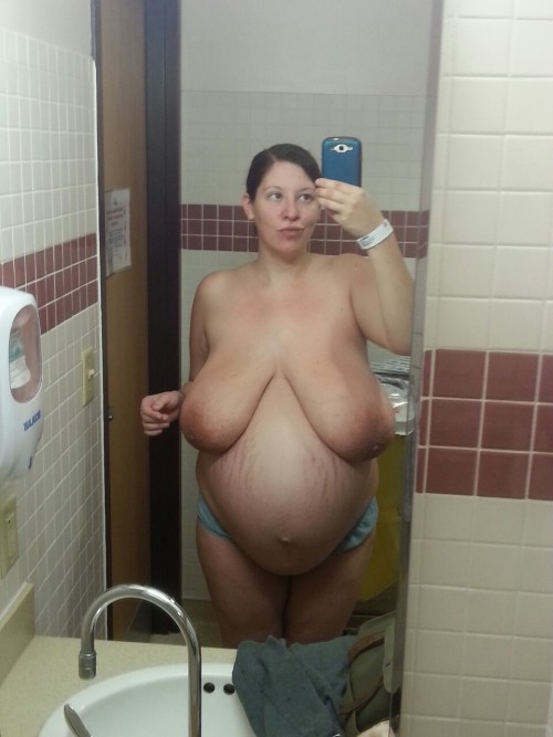 Porn photo winkingdaisys:  40 weeks! #pregnant @ the