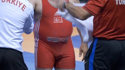 arabdaddies: I would let him win only if he fucks me.