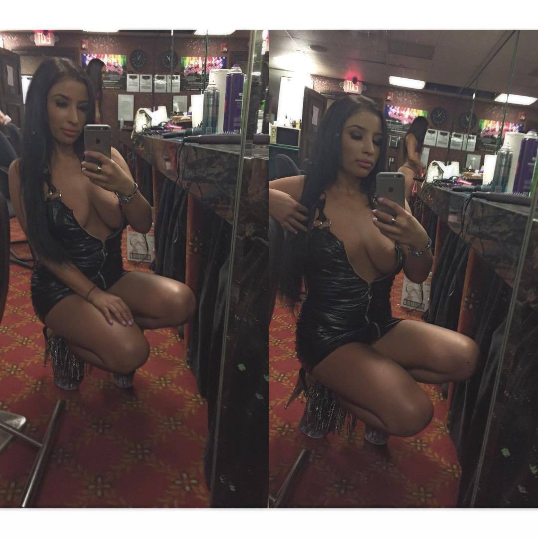 stripper-locker-room:  infam0us_breezyf