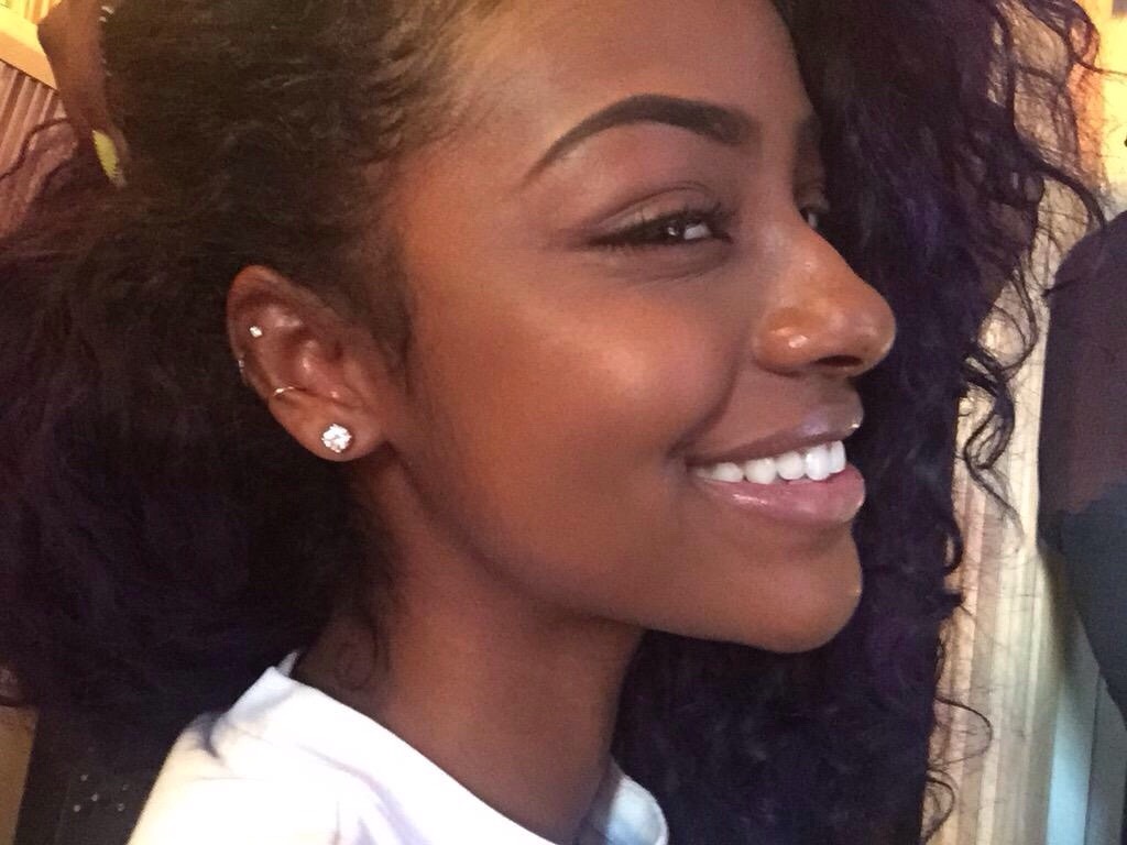 praduhhh:  hotcheetoprincess:  justinetheequeen:  Justine’s new peircing(s)  ……how