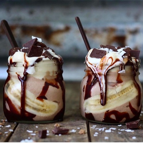 letscookvegan: Chocolatey gooey goodness by @thehealthyhazelnut 💛  Recipe  3 frozen bananas + hazelnut milk Poured half in cup then added in melted vegan chocolate. Poured chocolate then banana on top drizzled with homemade sauce and chocolate chunks,