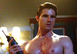 Porn Pics   Robbie Amell in The Babysitter