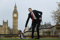 sixpenceee:    The world’s shortest man,