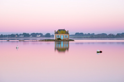natgeoyourshot:  Trending: Lonely Houses adult photos