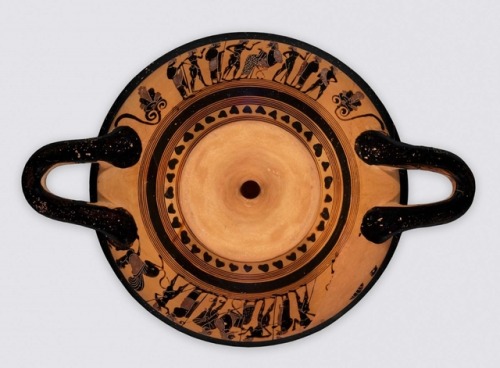 didoofcarthage:Black-figure kylix with seated men and youths (and details)Greek (manufactured at Ath