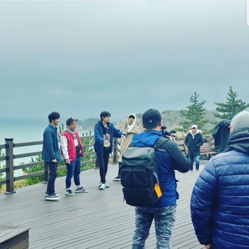 maknae-pd: [18.03.16] 1N2D Filming Update Last friday, our boys were captured filming on the island 