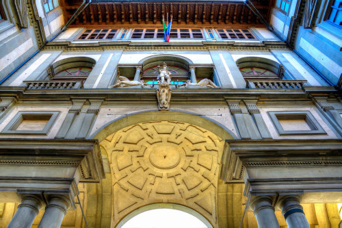 End of the square by Rapid Spin The Piazzale degli Uffizi in Florence. flic.kr/p/2i8QHFo